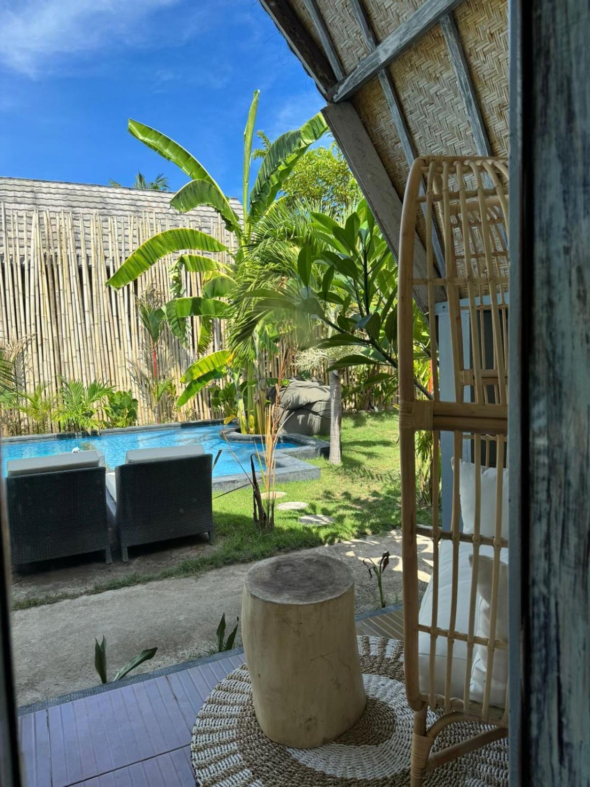Capacabana Gili Apartment Gili Air Bagian luar foto